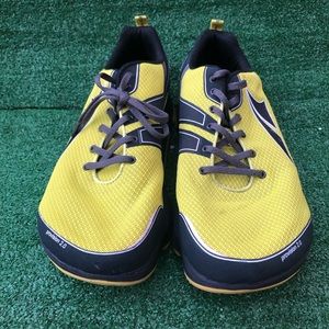 Men’s Altra provision athletic running shoes size 11 yellow